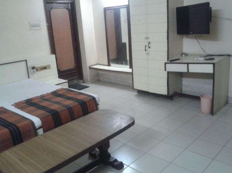 Hotel Sant Plaza Indore Eksteriør billede